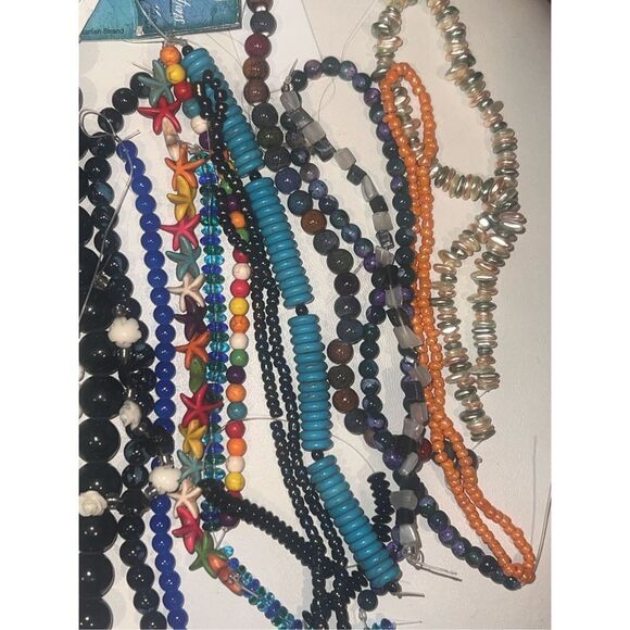 New/NWT 28 Strands of Various Colors Shapes and Size DIY Artisan Beads - Picture 4 of 5